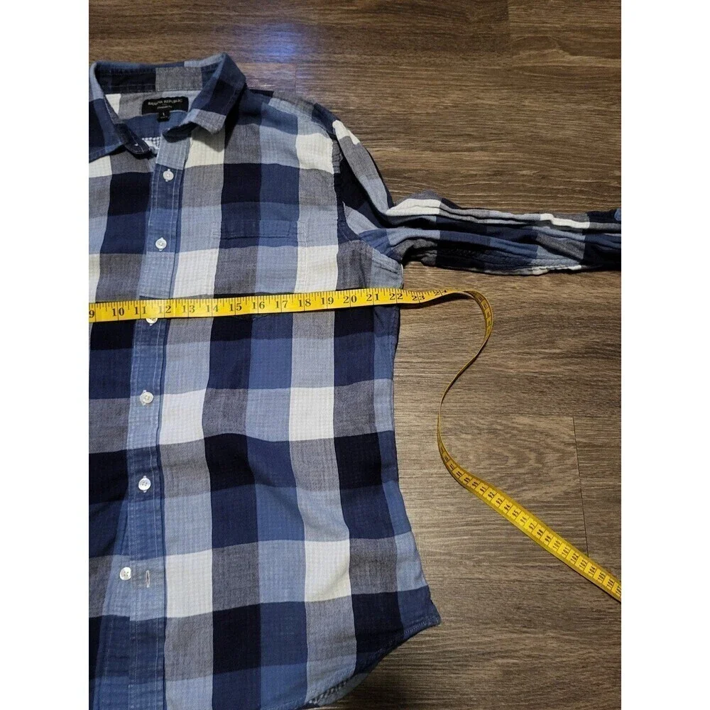 Banana Republic Standard Fit Mens Long Sleeved Button Up Shirt - Large